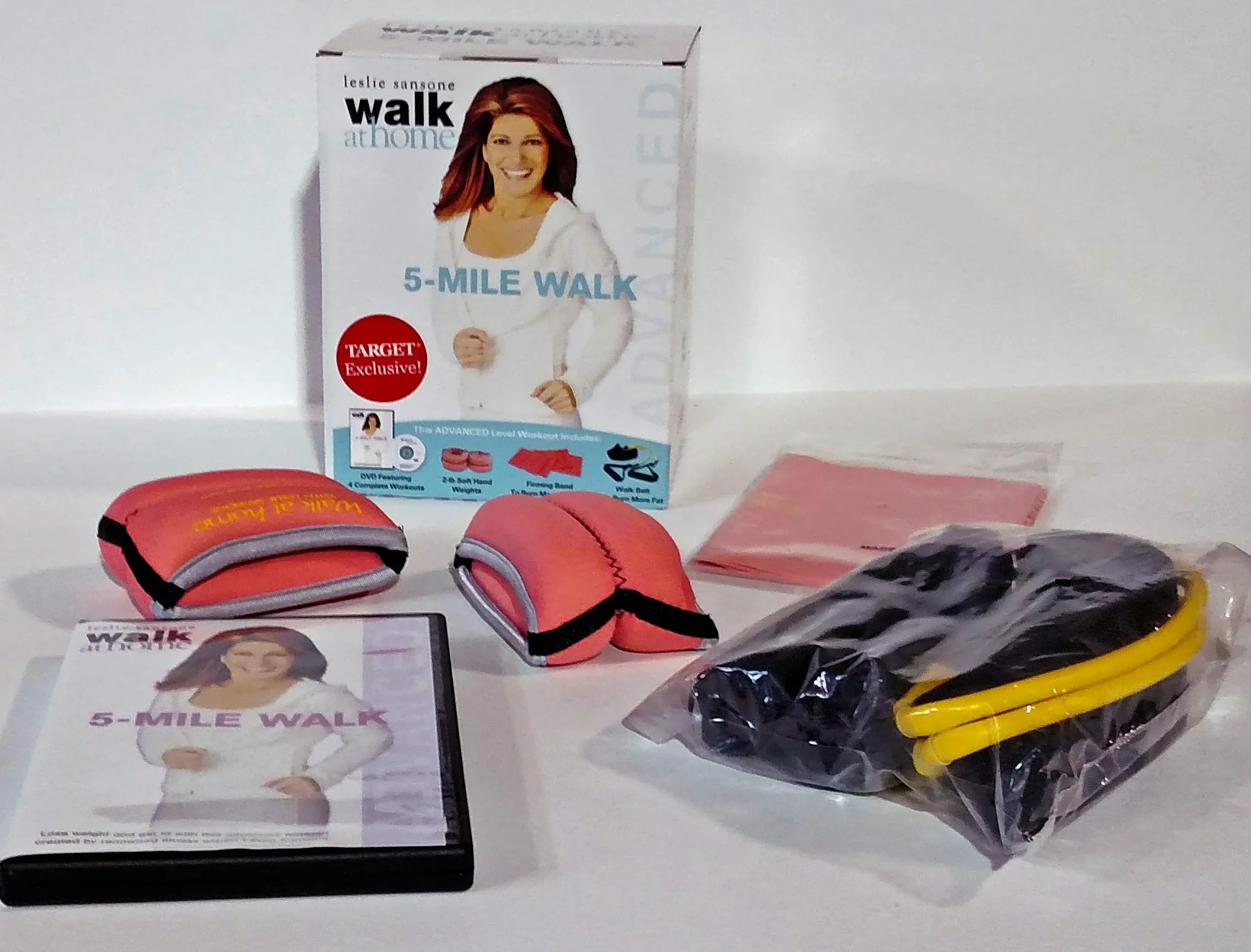 Leslie Sansone Walk At Home 5 Mile Walk Advanced Level Allenamento DVD (con banda rassodante, 2 libbre pesi morbidi per le mani, cintura da passeggio)