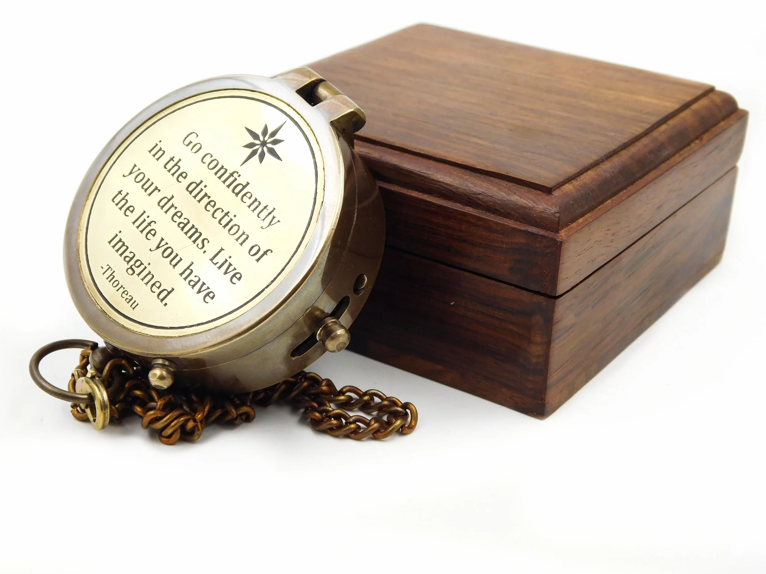 Bussola antica in ottone con incisione Go Confidently in The Direction of Your Dreams – Regalo con scatola di legno