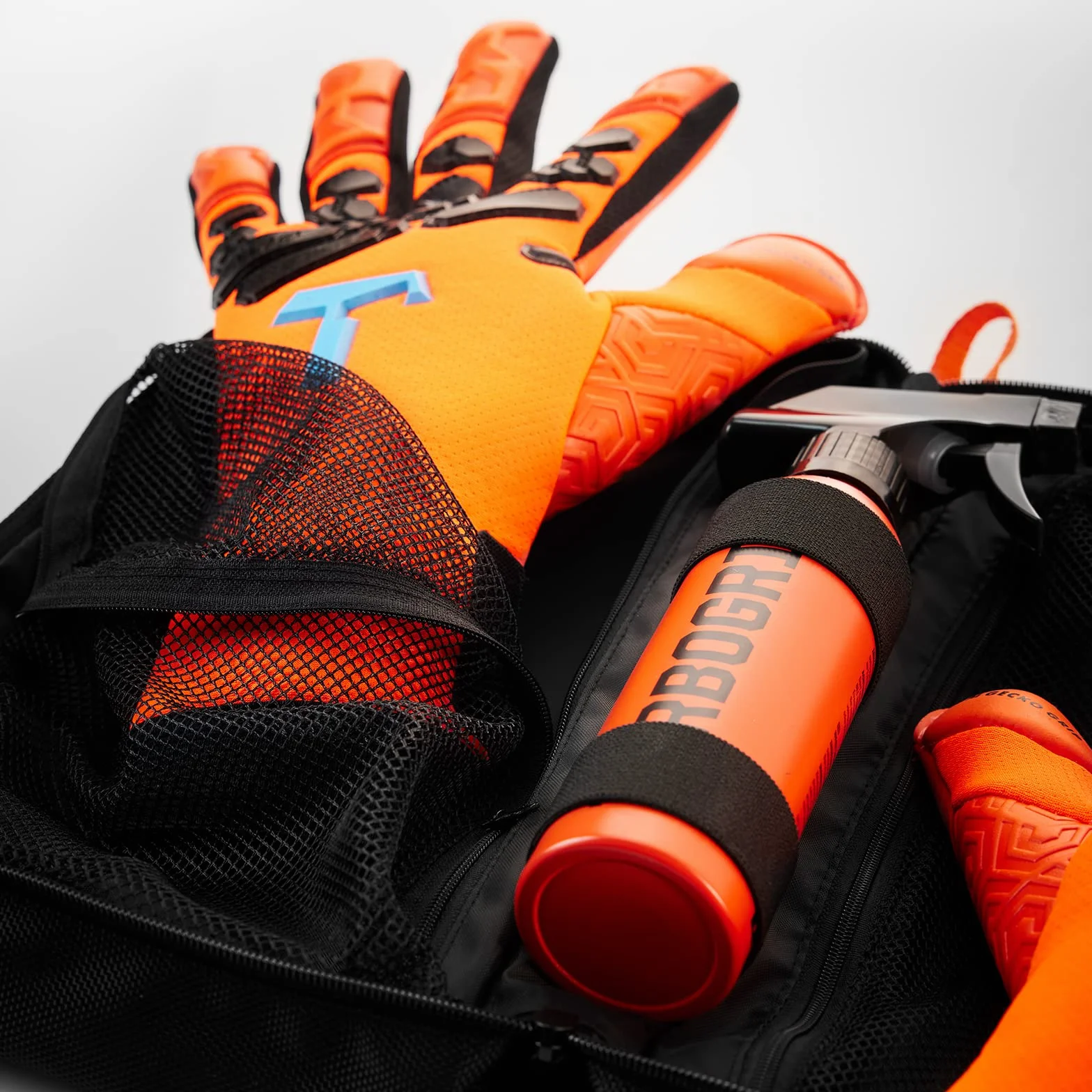 T1TAN Goalkeeper Bag Black - LA Borsa per I Guanti da Portiere