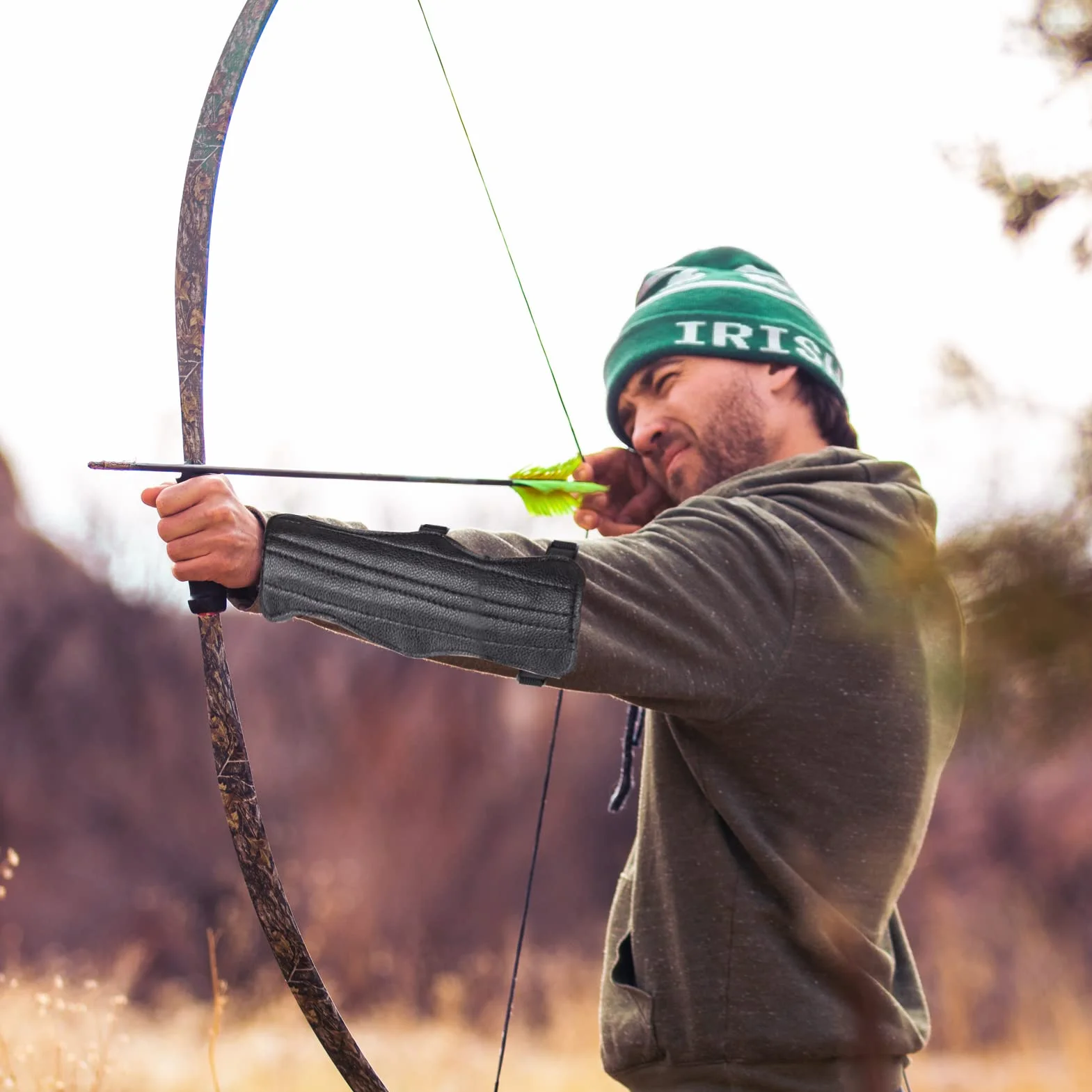 Protège-Bras de Tir à l'Arc réglable en Cuir avec Protection des Doigts pour Chasse et Ciblage