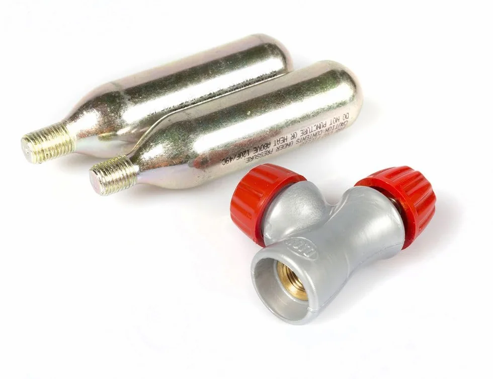 ON BIKE Erogatore CO2 16g Filettato Kit Gonfiaggio Pneumatici Rapido 2 Cartucce