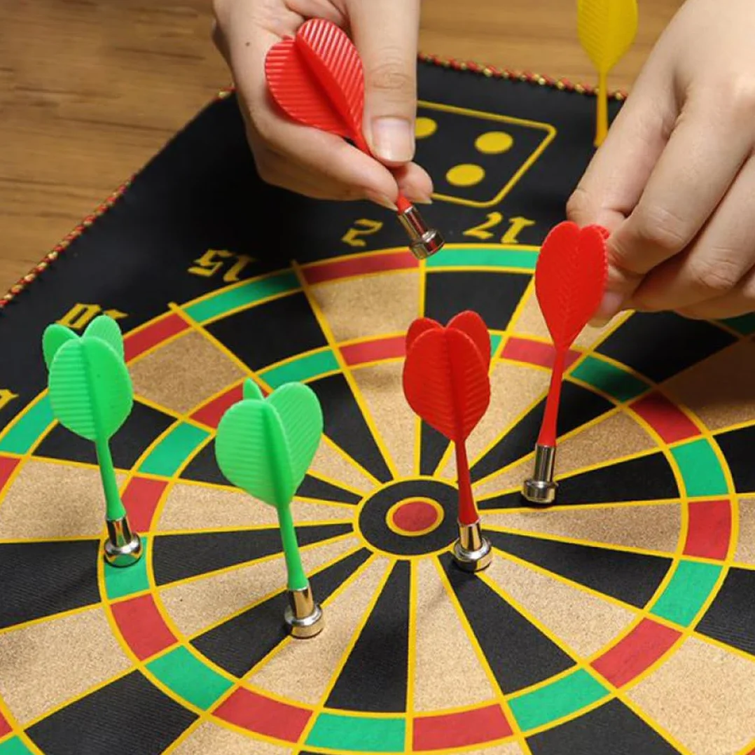 Freccette magnetiche di sicurezza 12 pezzi Gioco indoor bersaglio Freccette morbide 4 colori