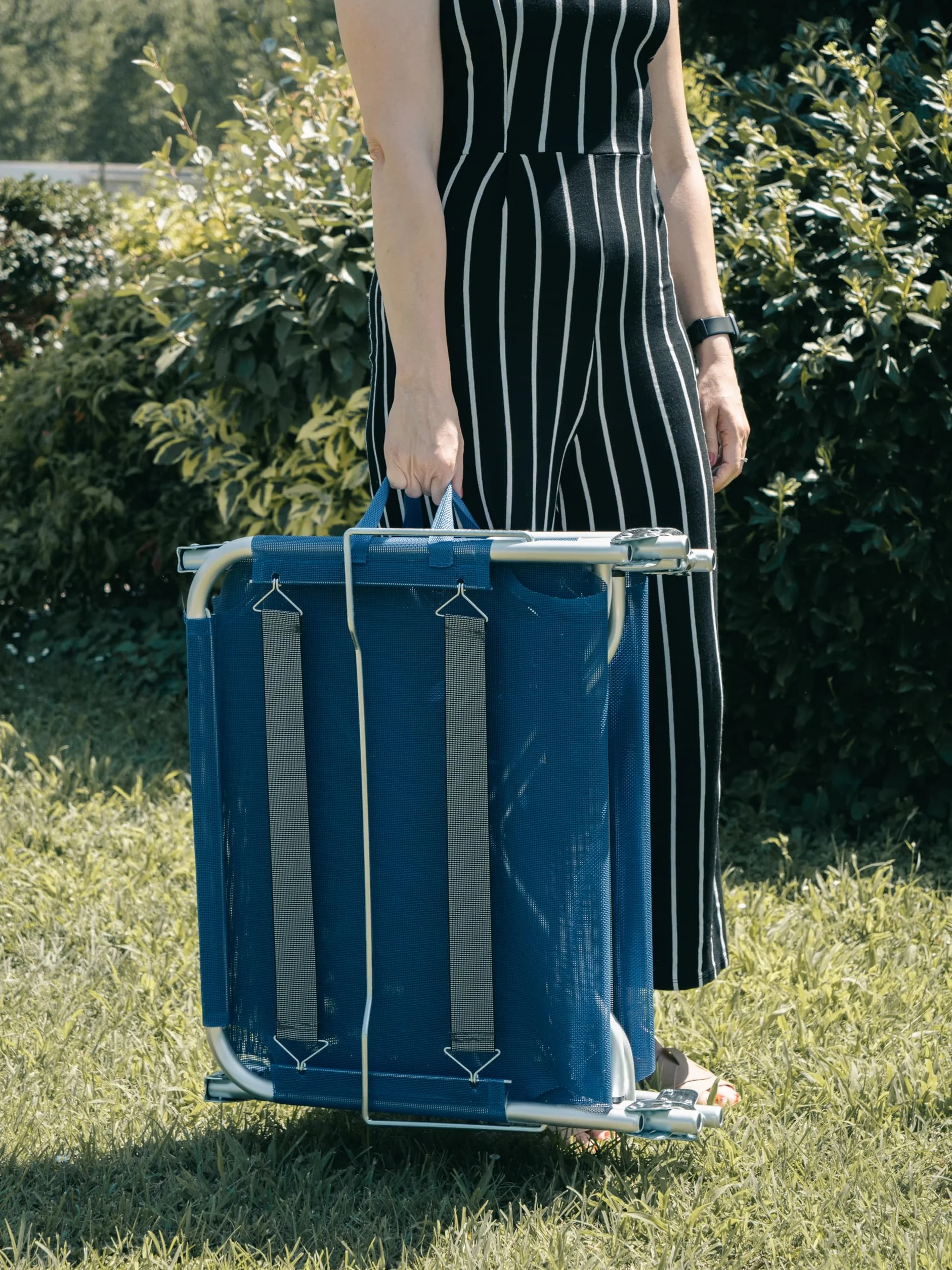 Lettino da spiaggia in alluminio Capri 192x56x24h, sdraio pieghevole in 4, con elastici per un miglior sostegno e pratiche maniglie per il trasporto