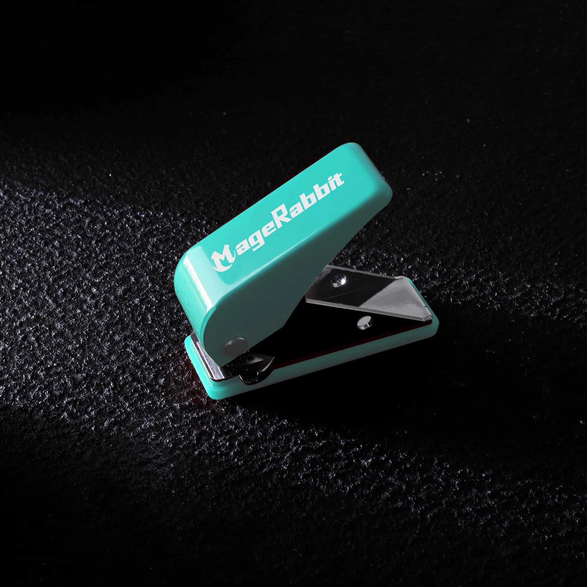 Dart Flight Hole Punch Tool with 100 Metal O Rings