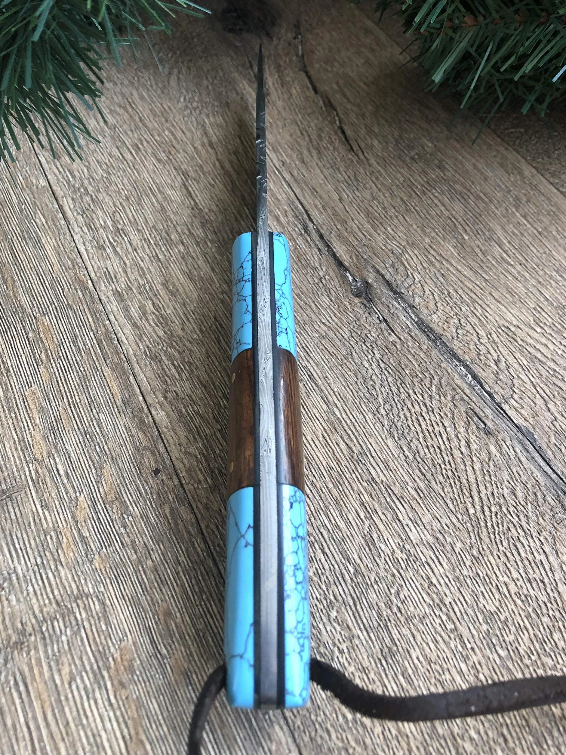 Hobby Hut HH-409, 24,13 cm, coltello damasco in acciaio fatto a mano, coltello da caccia con fodero in pelle, manico in legno e turchese, coltello damascato, coltello da caccia completo, lama fissa