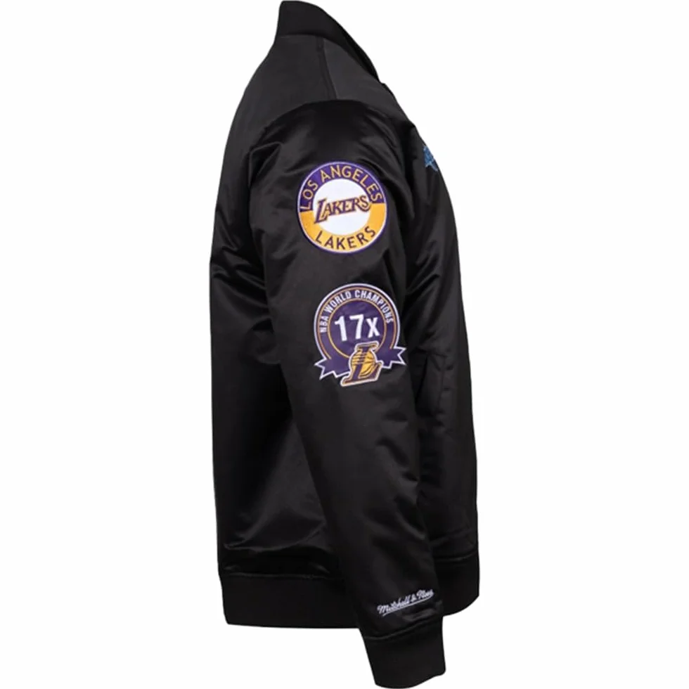 Mitchell & Ness NBA Blackout Giacca in raso pesante | Toppe e ricami di alta qualità su petto e maniche | Polsini a coste su collo, maniche e orlo | Tasche a filetto