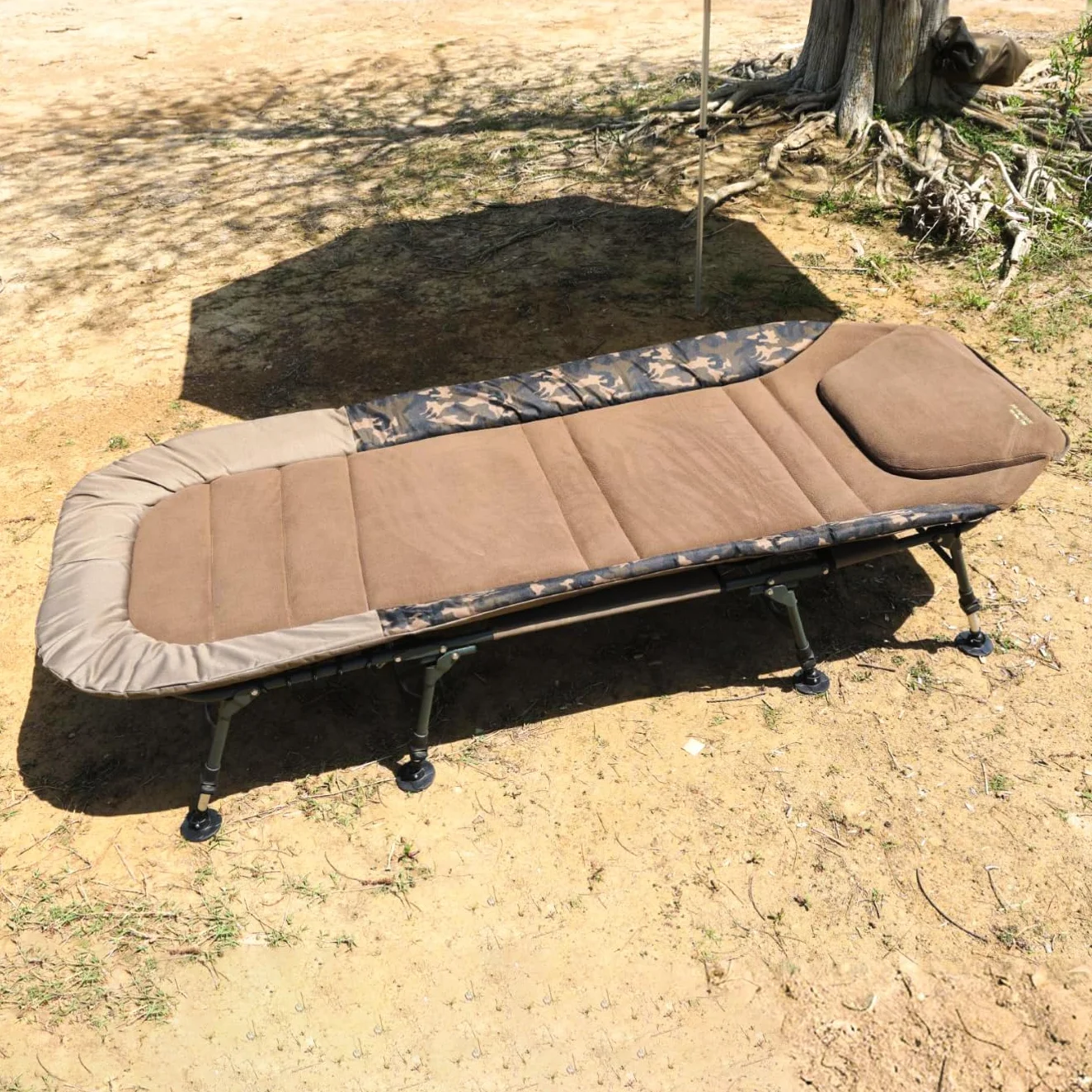 MK-Angelsport Lettino da pesca, 150 kg, XXL a 8 gambe, Fort Knox FlatSize X-Pro Camo Bedchair