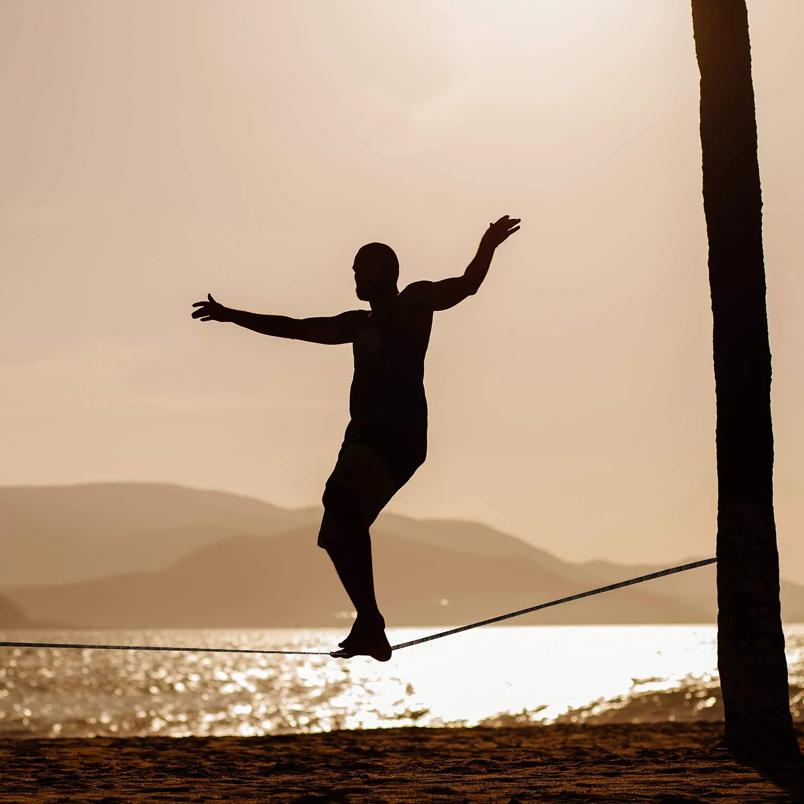 ALPIDEX Slackline Set 15 m z ochroną drzewa i zabezpieczeniem zapadkowym dla dzieci, początkujących i zaawansowanych
