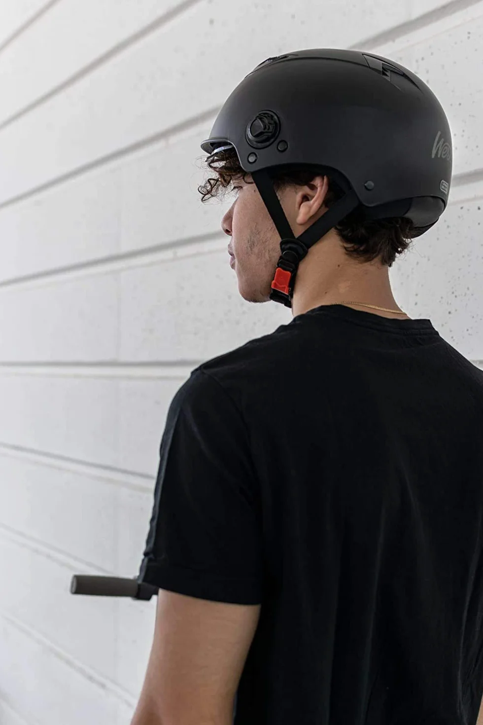 WESTT Escape I Casco da skateboard con visiera solare I Casco da skateboard leggero I Casco da BMX e bici I Casco Inliner I Uomo e donna con cinturino regolabile