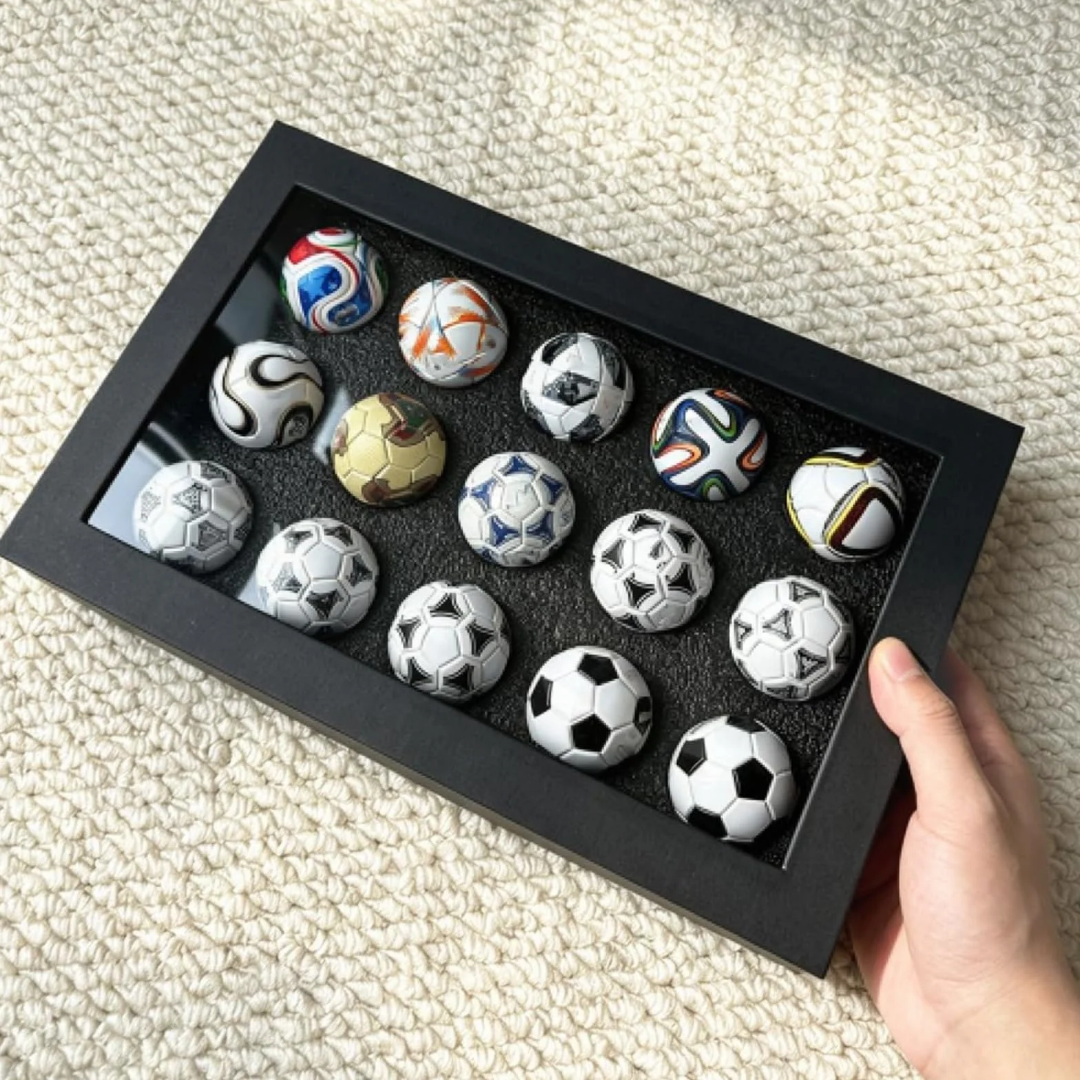 Generico Collezione mini palloni da calcio artigianali 1970-2026, statuette oggetti da scrivania