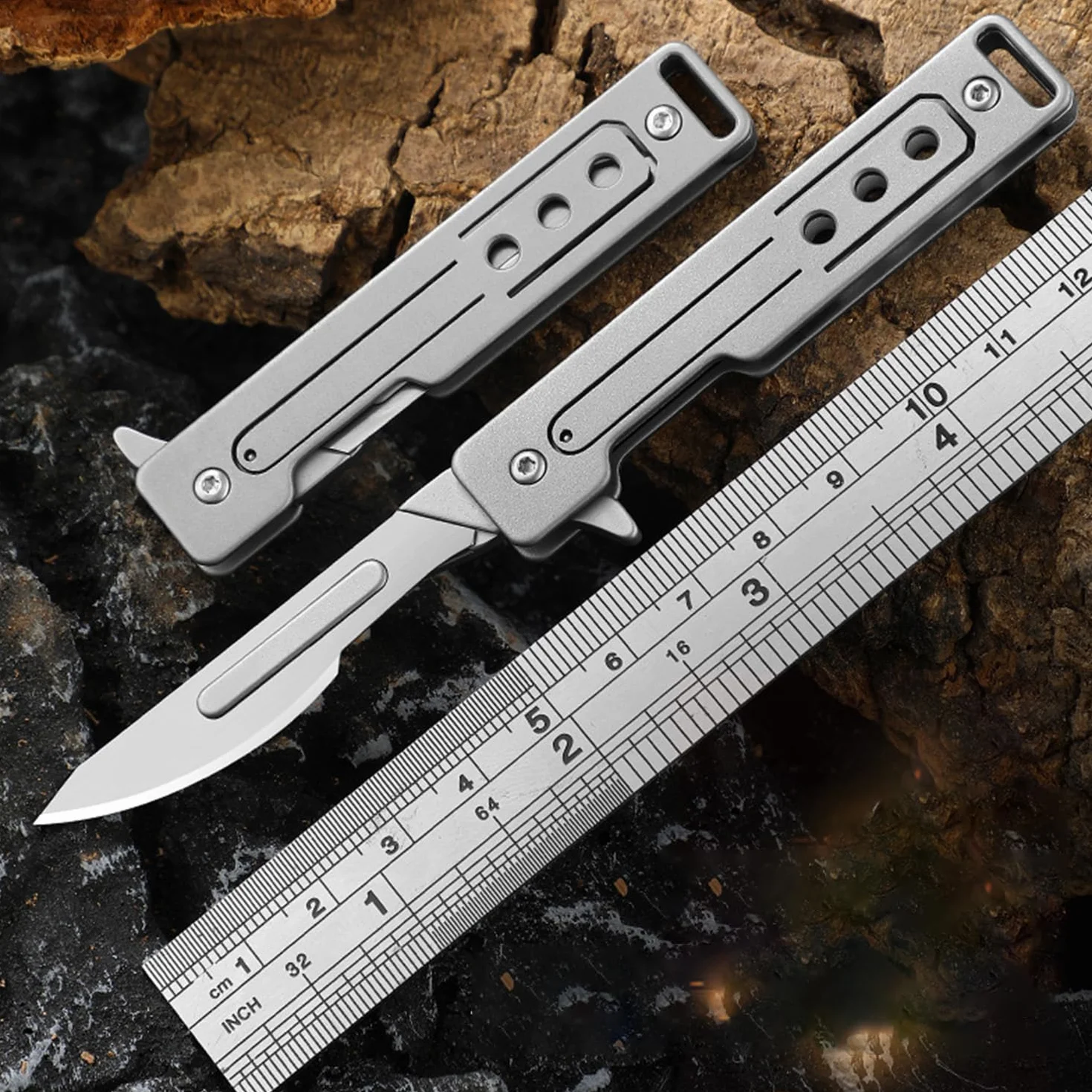 Mini Bisturi in Titanio con Lame Sostituibili, Utility Knife Pieghevole Cutter con 10 Acciaio Inox Sostituibile Lama, Coltello Pieghevole Multiuso EDC con Clip da Tasca per Campeggio