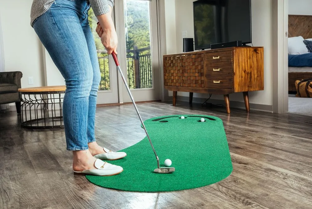 PUTT-A-BOUT Par Three Golf Putting Verde