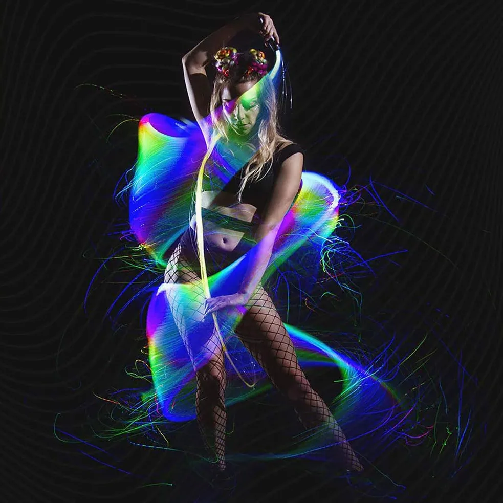 Frusta a LED in fibra ottica, girevole a 360°, ricaricabile tramite USB, 10 colori luminosi e 36 effetti, giocattolo per danza, feste, spettacoli di luce, festival musicali