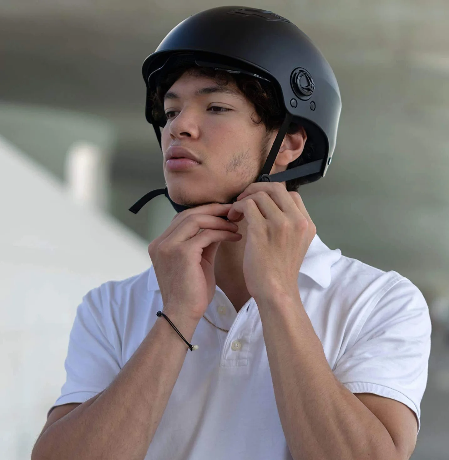 WESTT Escape I Casco da skateboard con visiera solare I Casco da skateboard leggero I Casco da BMX e bici I Casco Inliner I Uomo e donna con cinturino regolabile
