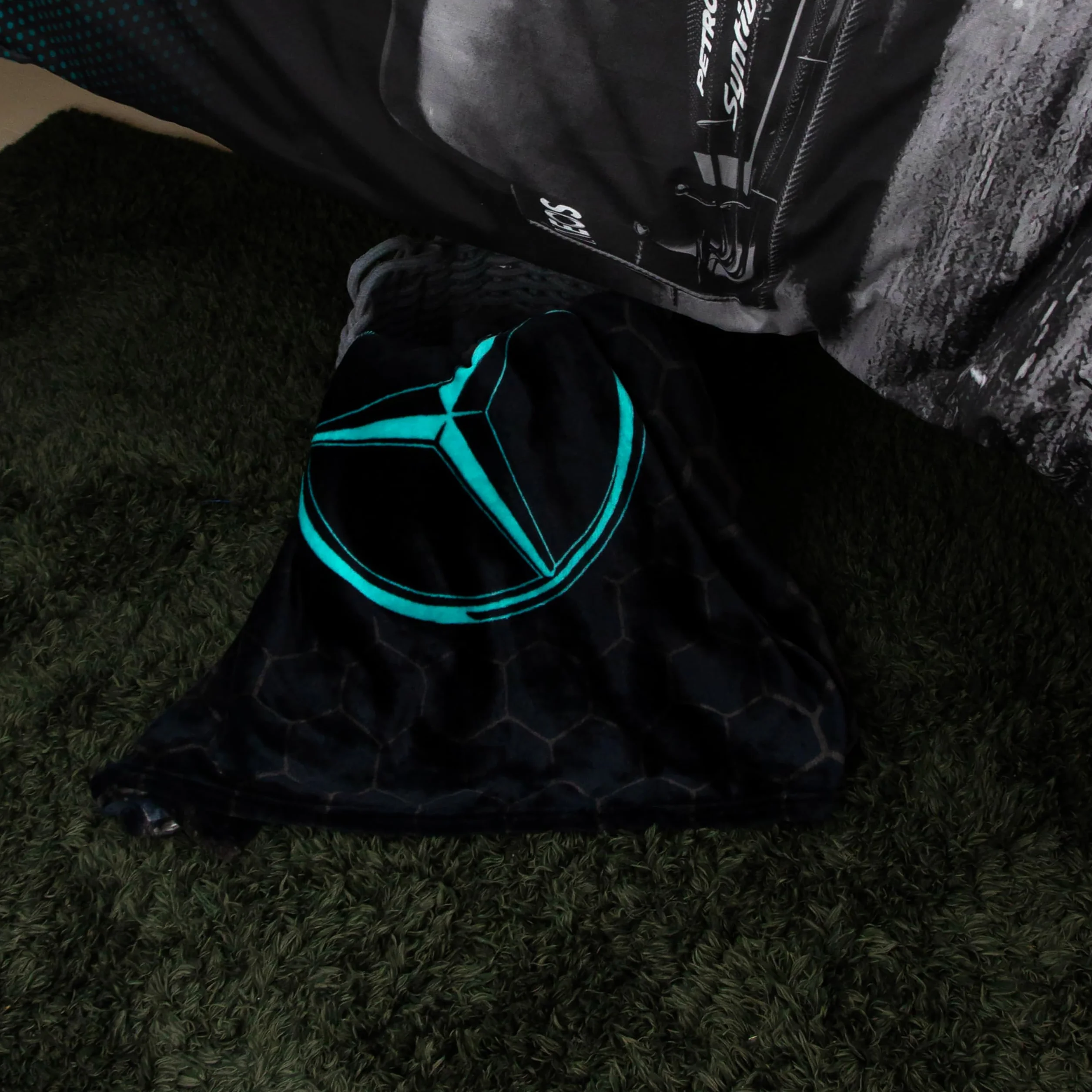 Mercedes AMG Petronas Coperta in pile ufficiale 100x150 cm Stealth Formula Uno nera