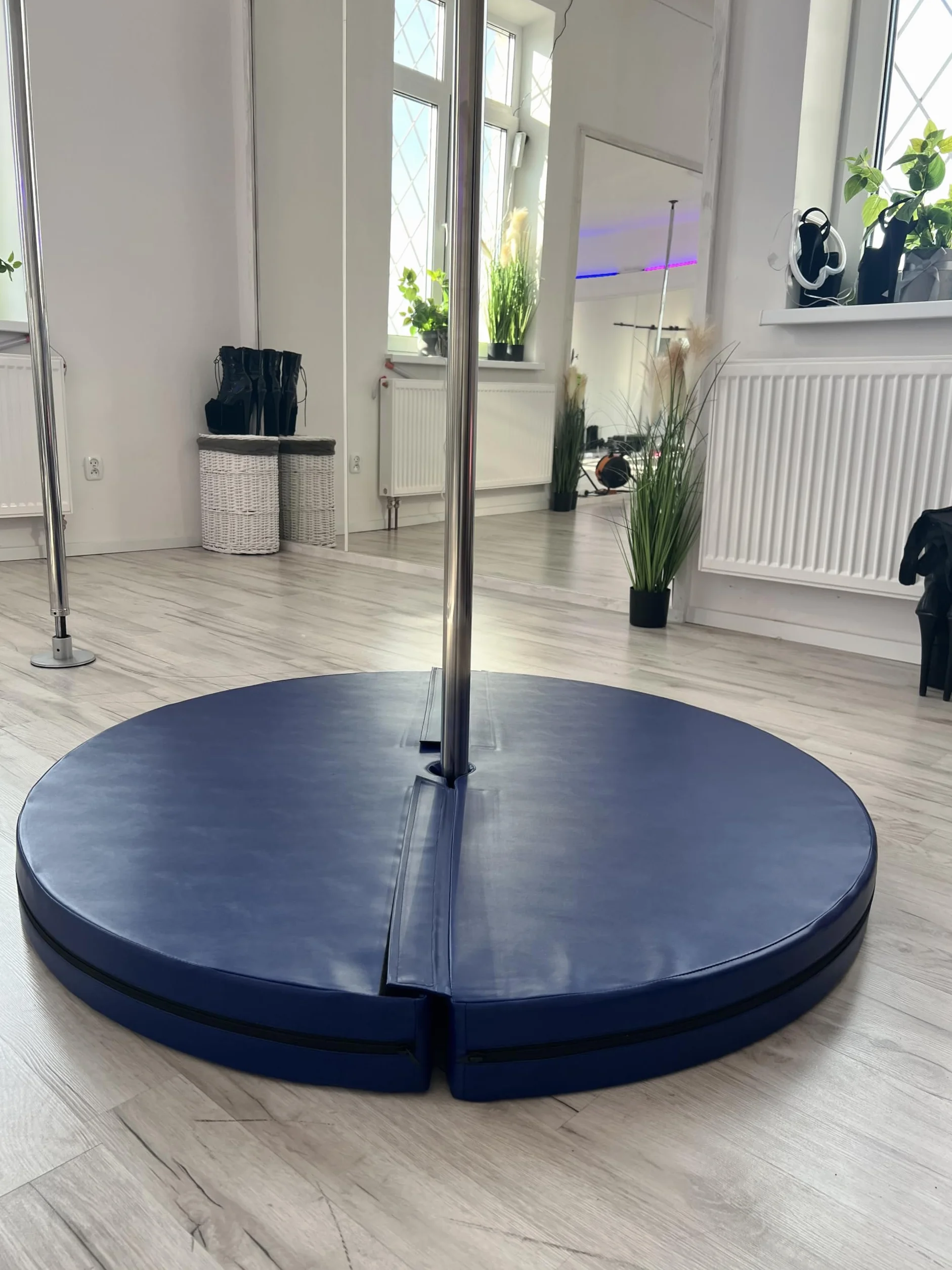 Pole Dance - Tappetino rotondo – 120 cm di diametro – tappetino antiscivolo con apertura per asta pole dance – tappetino protettivo circolare – accessorio per ginnastica