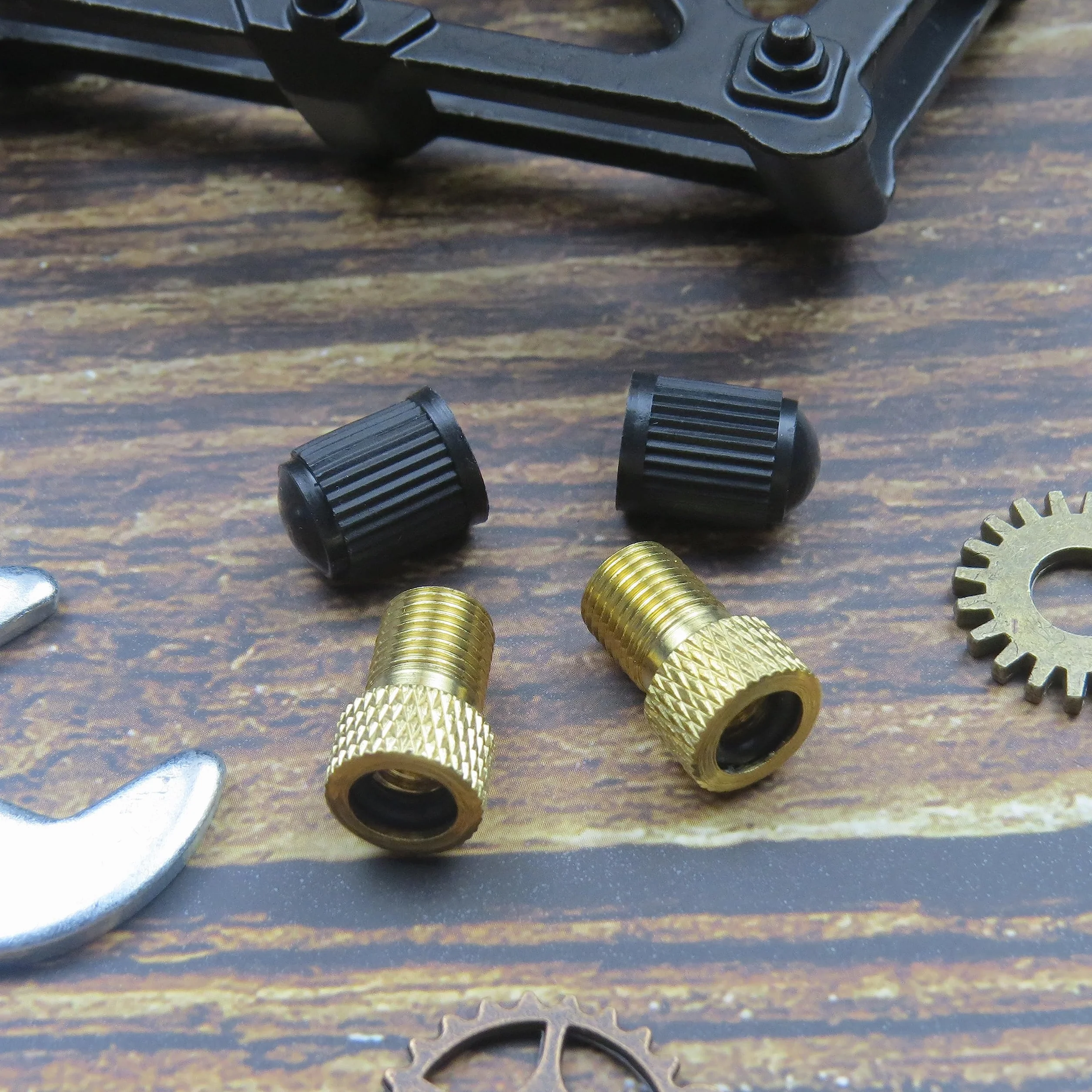 Set Adattatori Valvola Bici in Ottone per Valvole Presta e Schrader 4 Pezzi