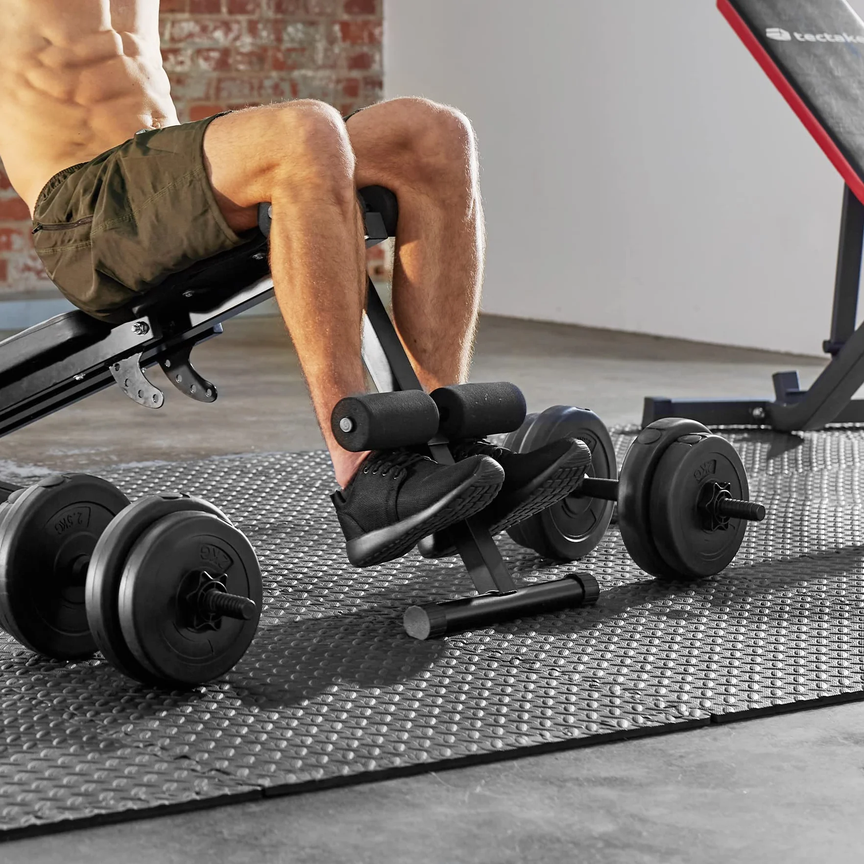 tectake® Set di tappetino palestra di protezione, 61x61 cm cad, tappetino yoga e pilates, EVA espansa, tappeto palestra impermeabili, termoisolanti, insonorizzanti, attrezzi palestra casa - Nero