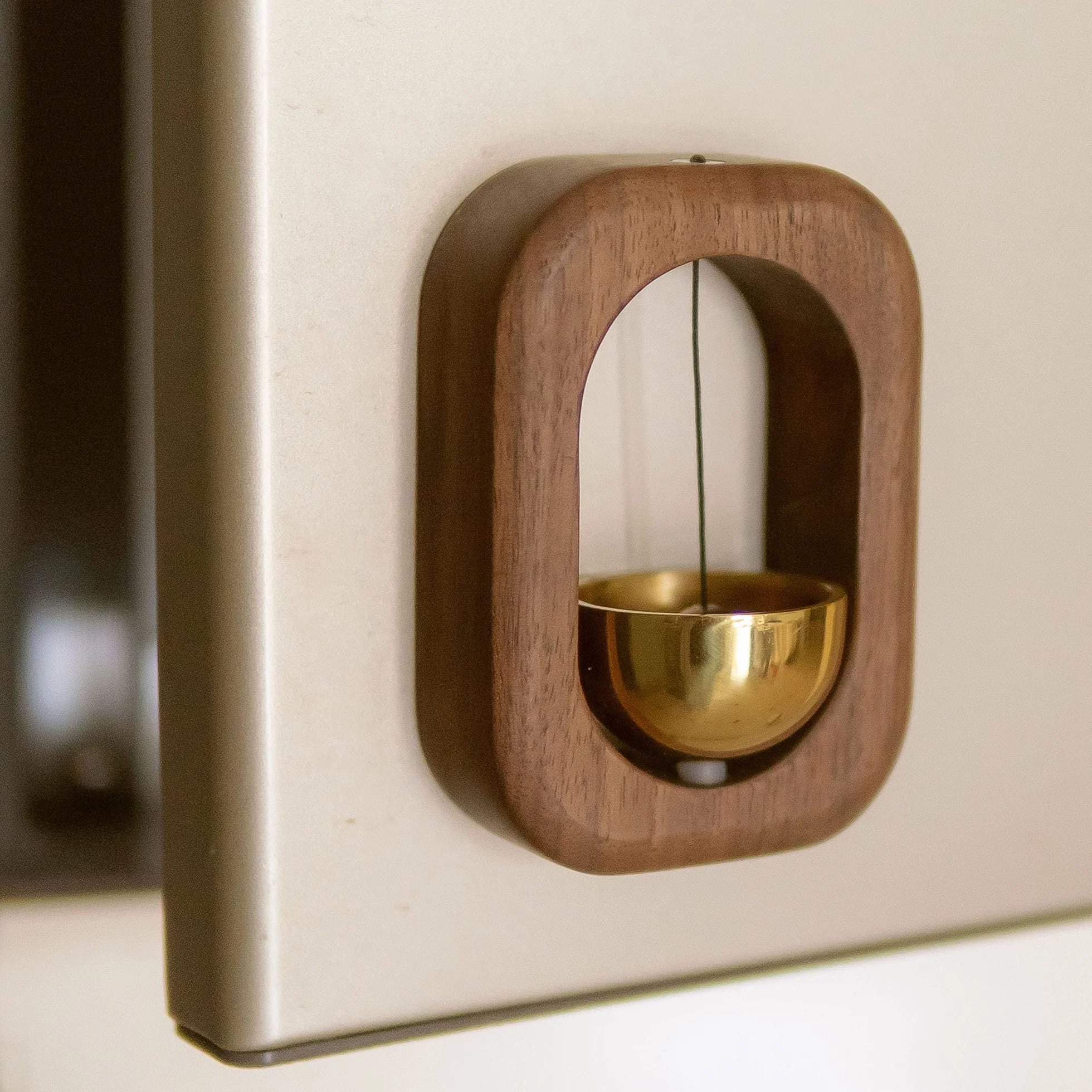Campanello a vento per porta del frigorifero con ventosa, noce