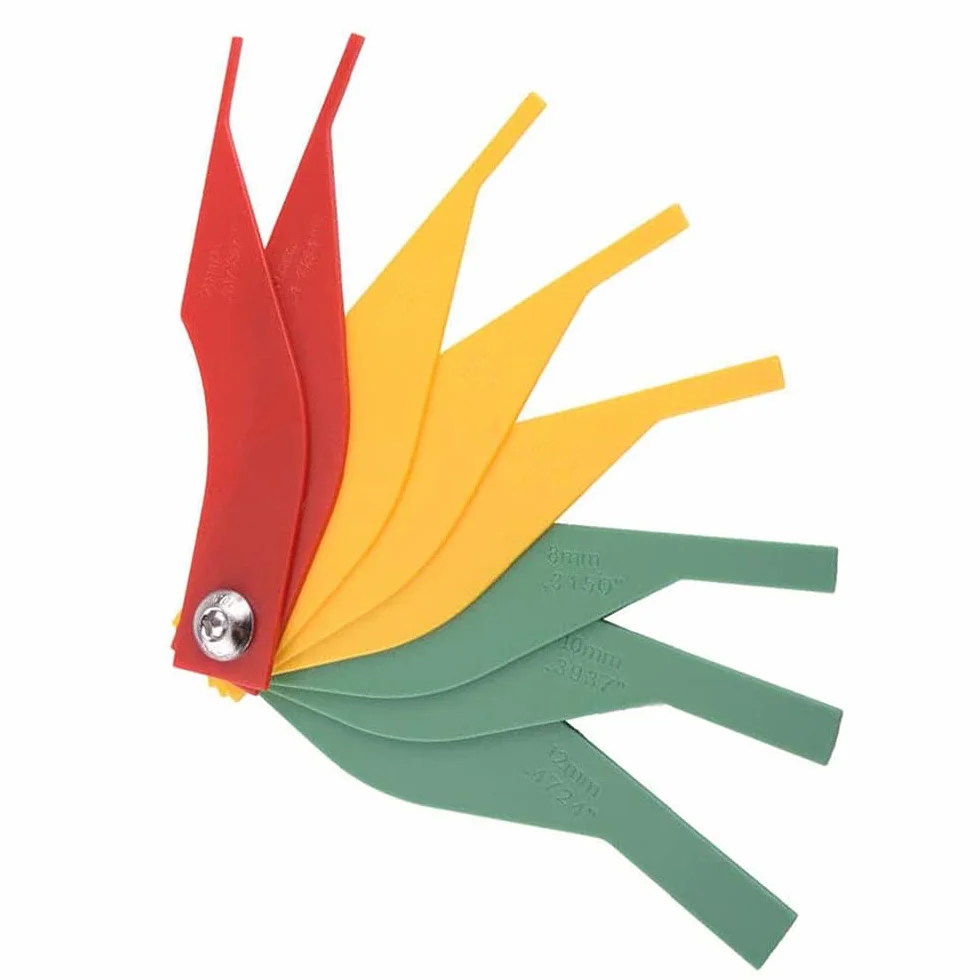 Calibro per pastiglie dei freni, misuratore di spessore 8 in 1 Strumento righello per il rivestimento del tastatore per pastiglie dei freni per autoveicoli