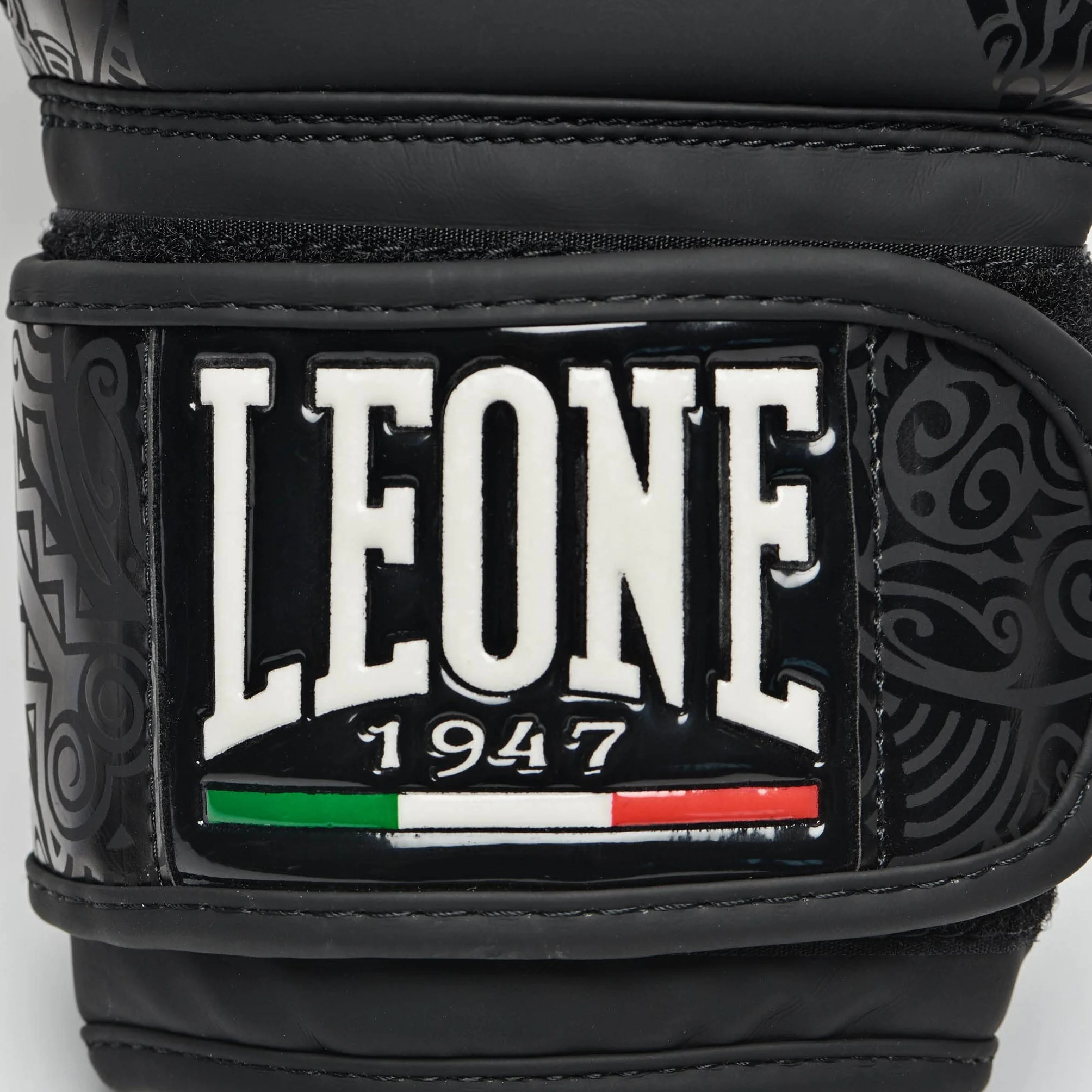 LEONE 1947 GUANTI BOXE MAORI nero/10OZ - GN070