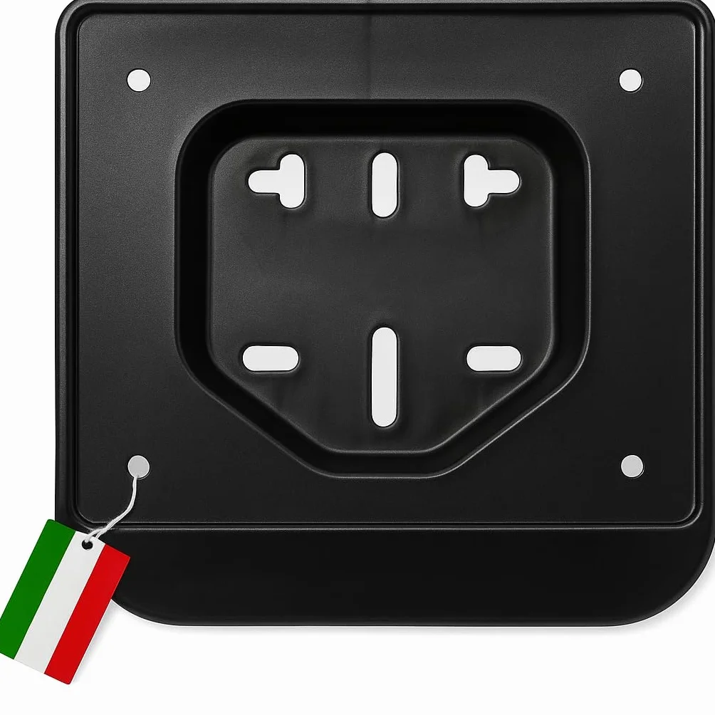 Porta Targa Universale Europeo per 50 CC GAMBC® - Porta targa Moto 50 - Portatarga motorino - Accessori Scooter 15x15,5 x targhe 14*12 + Bandella per adesivi - Plastica Alta Resistenza - Made in Italy