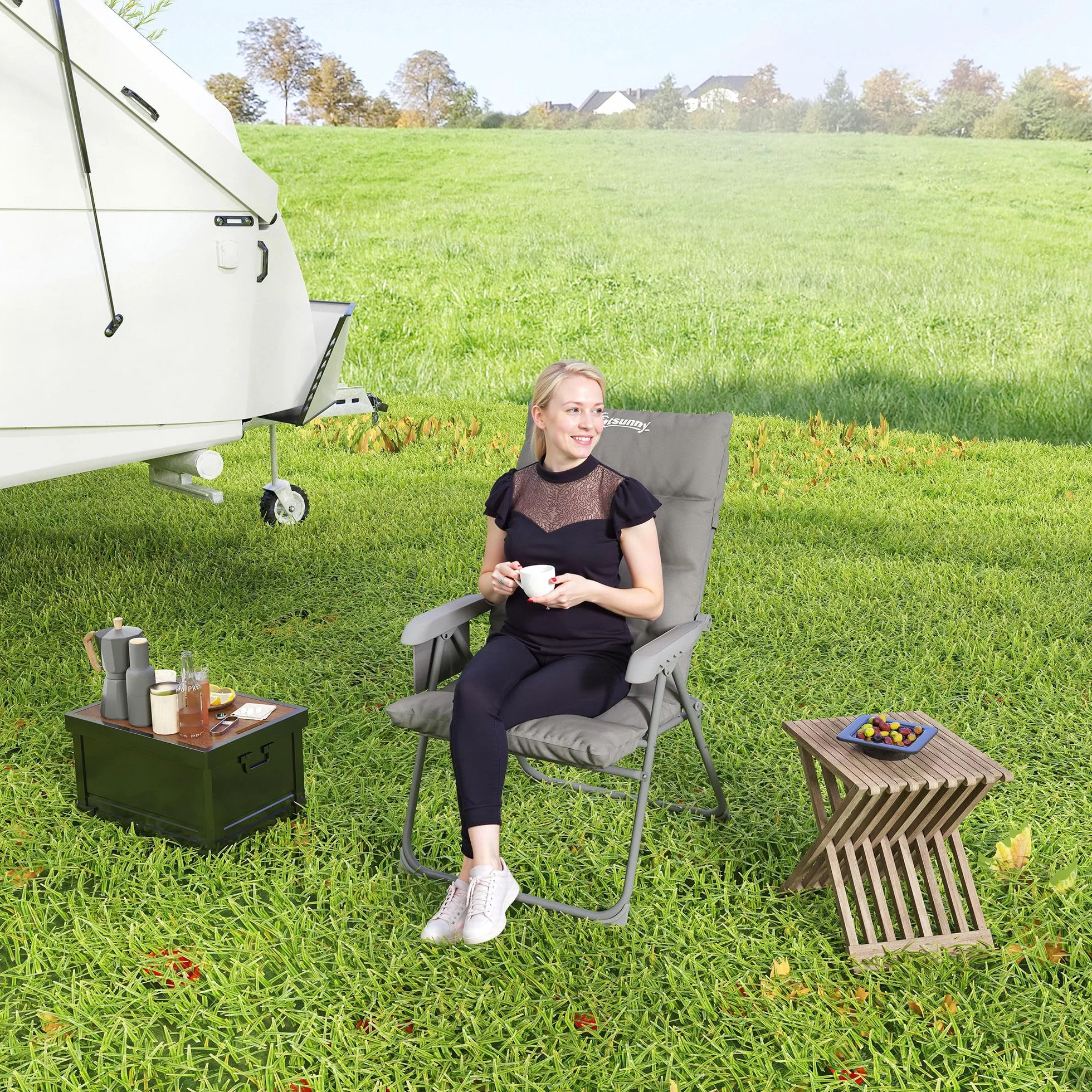 Outsunny Sedia da Campeggio Pieghevole con Schienale Alto Regolabile su 5 Livelli e Tasche Laterali, Sedia da Giardino in Tessuto Oxford e Metallo, Portata Fino a 120 kg, 66x58x105 cm, Grigio Chiaro