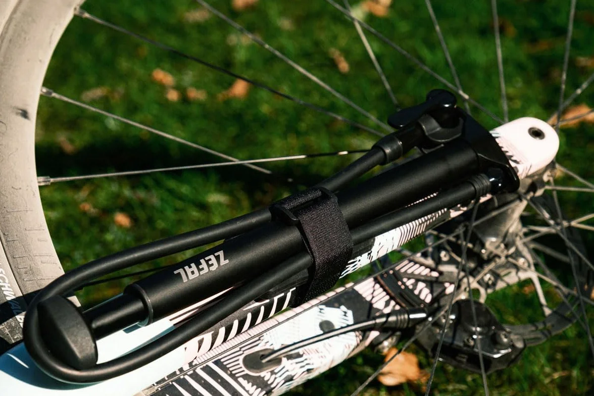 ZEFAL Adventure Pump Mini Pompa Bicicletta 300 mm 9 Bar Pompetta Portatile Presta Schrader 195 g