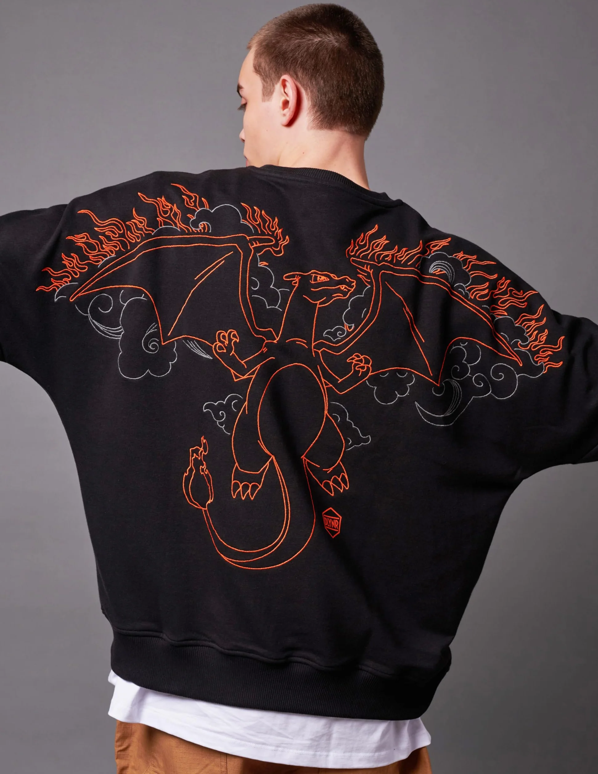 Pokémon Felpa Charizard Hoodie Ricamata Cotone Misto Nero Collezione Ufficiale