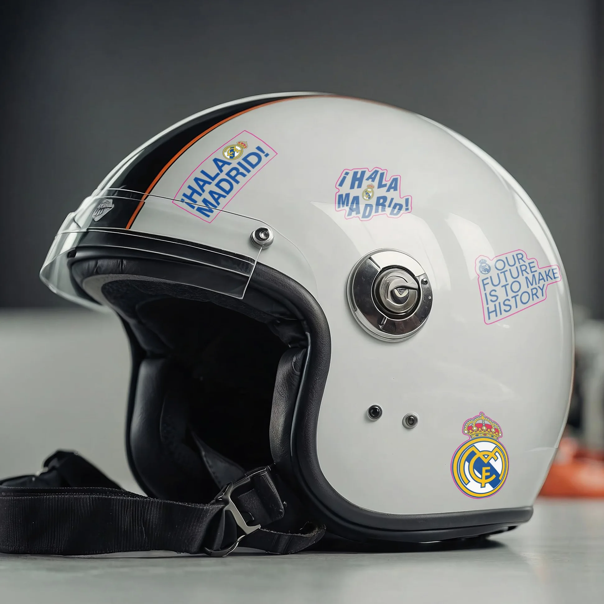 Adesivo da parete in vinile Real Madrid 70 x 40 cm stemma del club