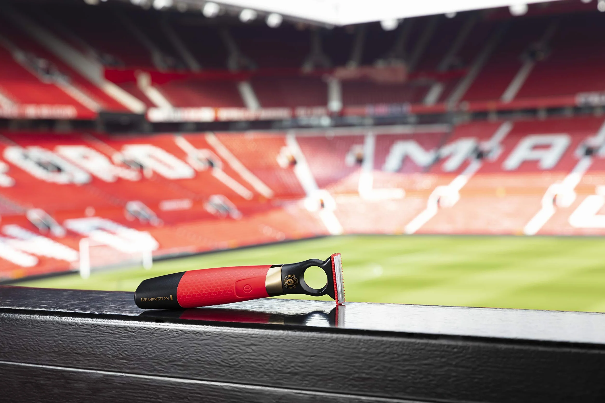 Remington Manchester United Durablade Rasoio Elettrico Senza Fili, Nero e Rosso