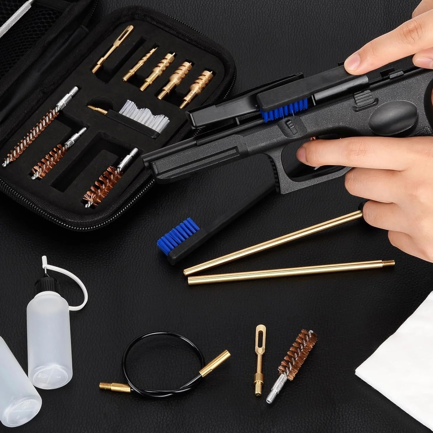 BOOSTEADY Kit Pulizia Universale per Pistole, Set Manutenzione Calibri .22 .357 .38 9mm .45 - Spazzole Bronzo Adattatori Ottone