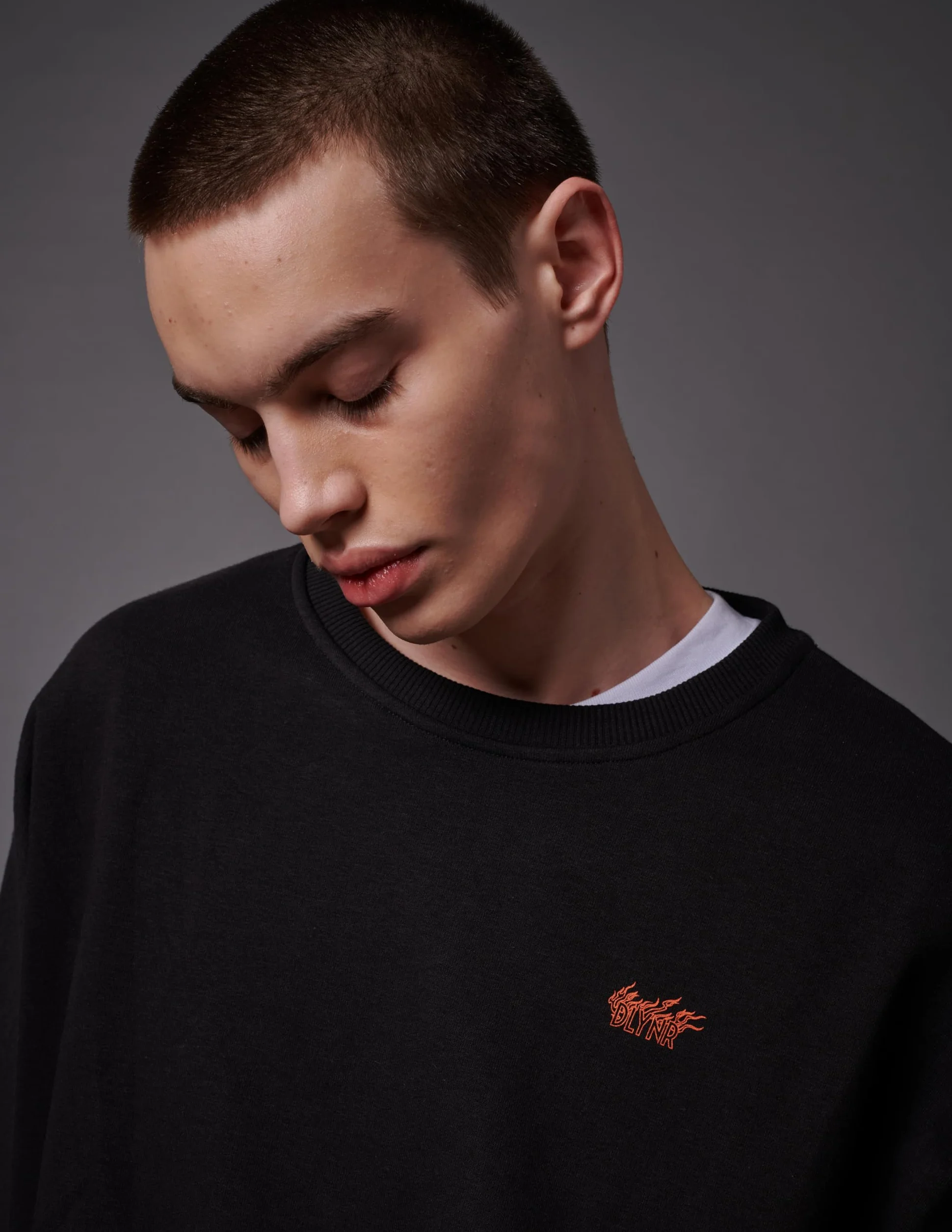 Pokémon Felpa Charizard Hoodie Ricamata Cotone Misto Nero Collezione Ufficiale