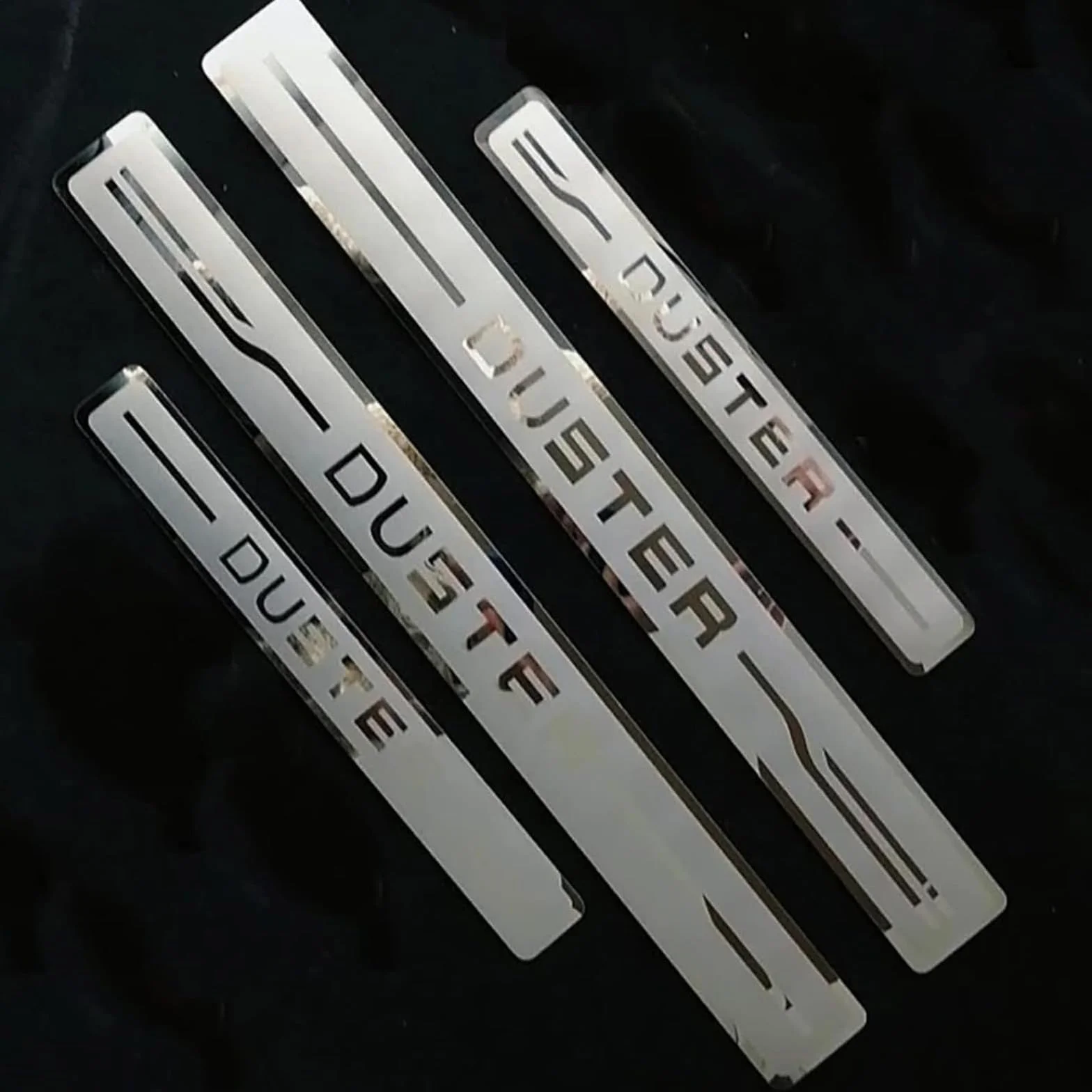 4 Pezzi Battitacco Battitacco per Auto, per Ren-Ault Dacia Duster 2010-2024, Strisce Protettive in Acciaio Inossidabile, Accessori Esterna Antiscivolo AntiGraffio,Silver