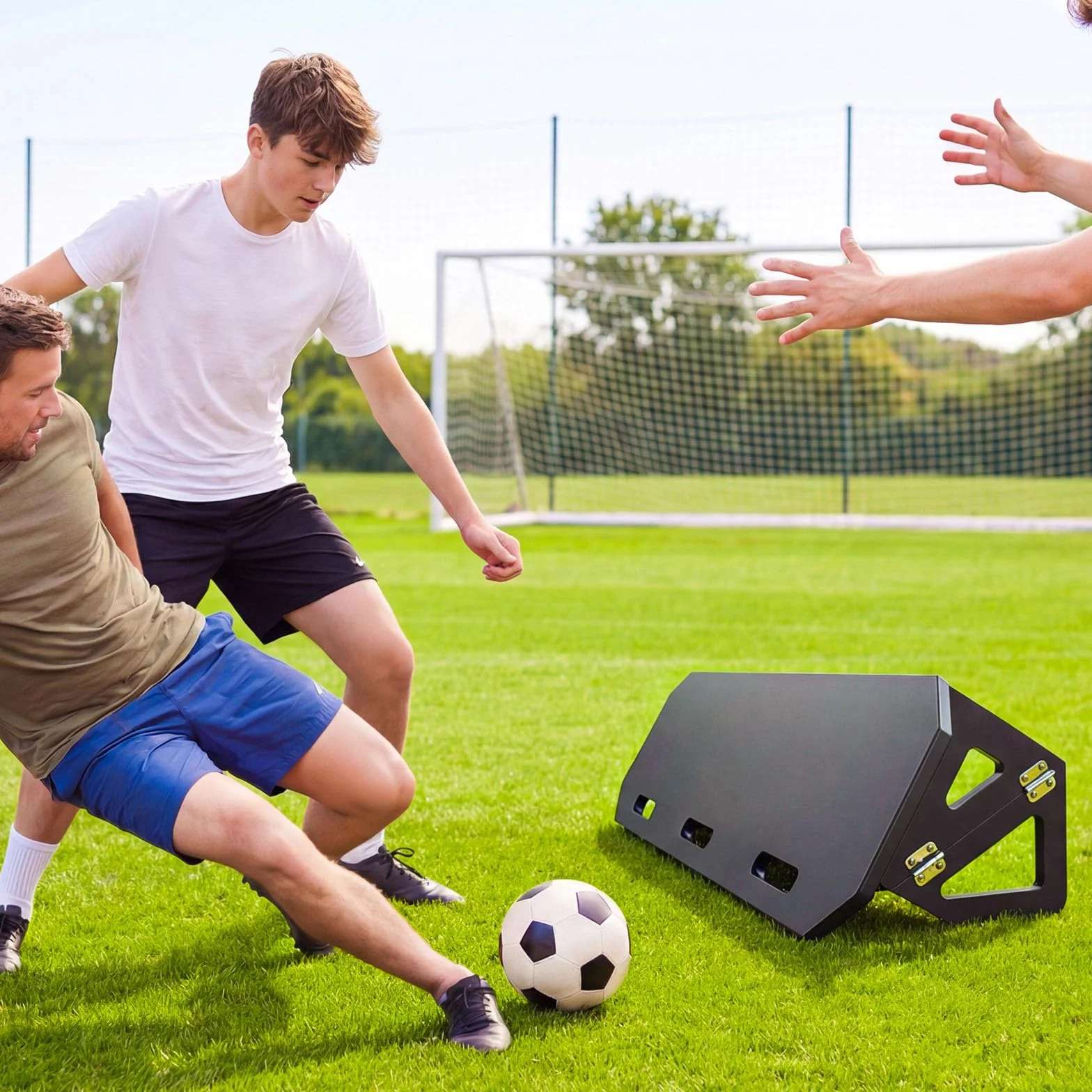 VEVOR Tavola di rimbalzo da calcio regolabile multi-angolo, parete portatile pieghevole, attrezzatura allenamento
