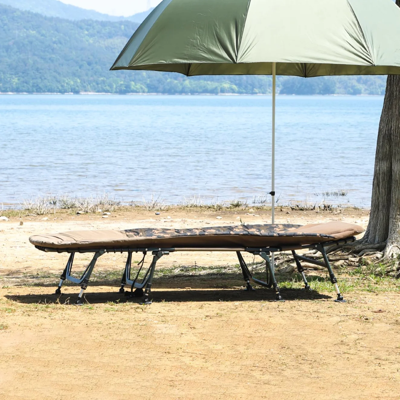 MK-Angelsport Lettino da pesca, 150 kg, XXL a 8 gambe, Fort Knox FlatSize X-Pro Camo Bedchair