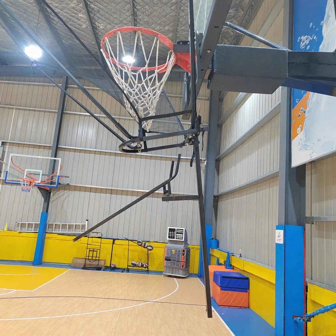 Trainer Lancio Basket con Sistema di Ritorno a Rete, Canale Giratorio 180°, Dispositivo Portatile