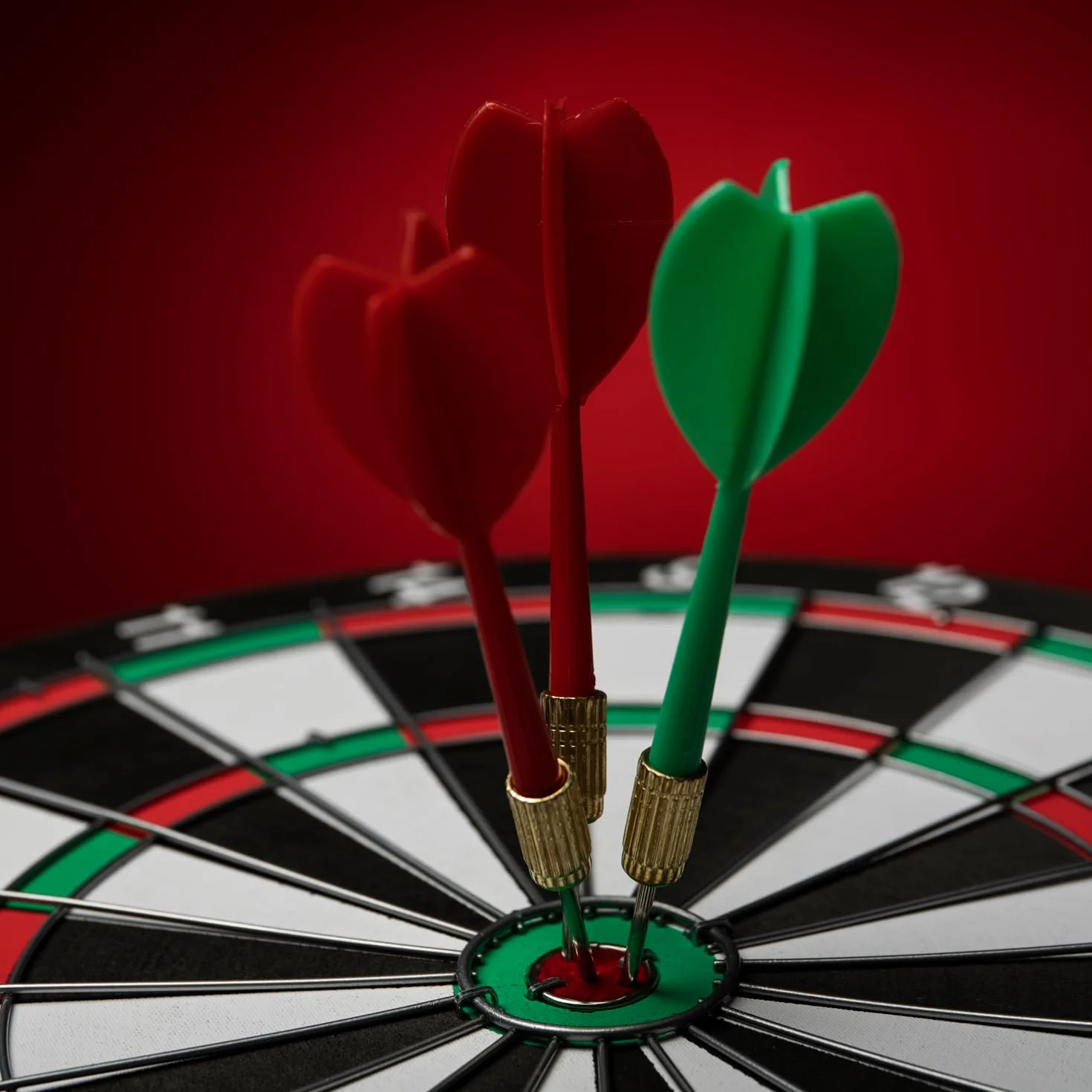 Gioco Bersaglio Freccette Regolamentare 38 CM Tabellone Doppia Faccia Tiro a Segno con 6 Frecce in Acciaio DartBoard Rotondo