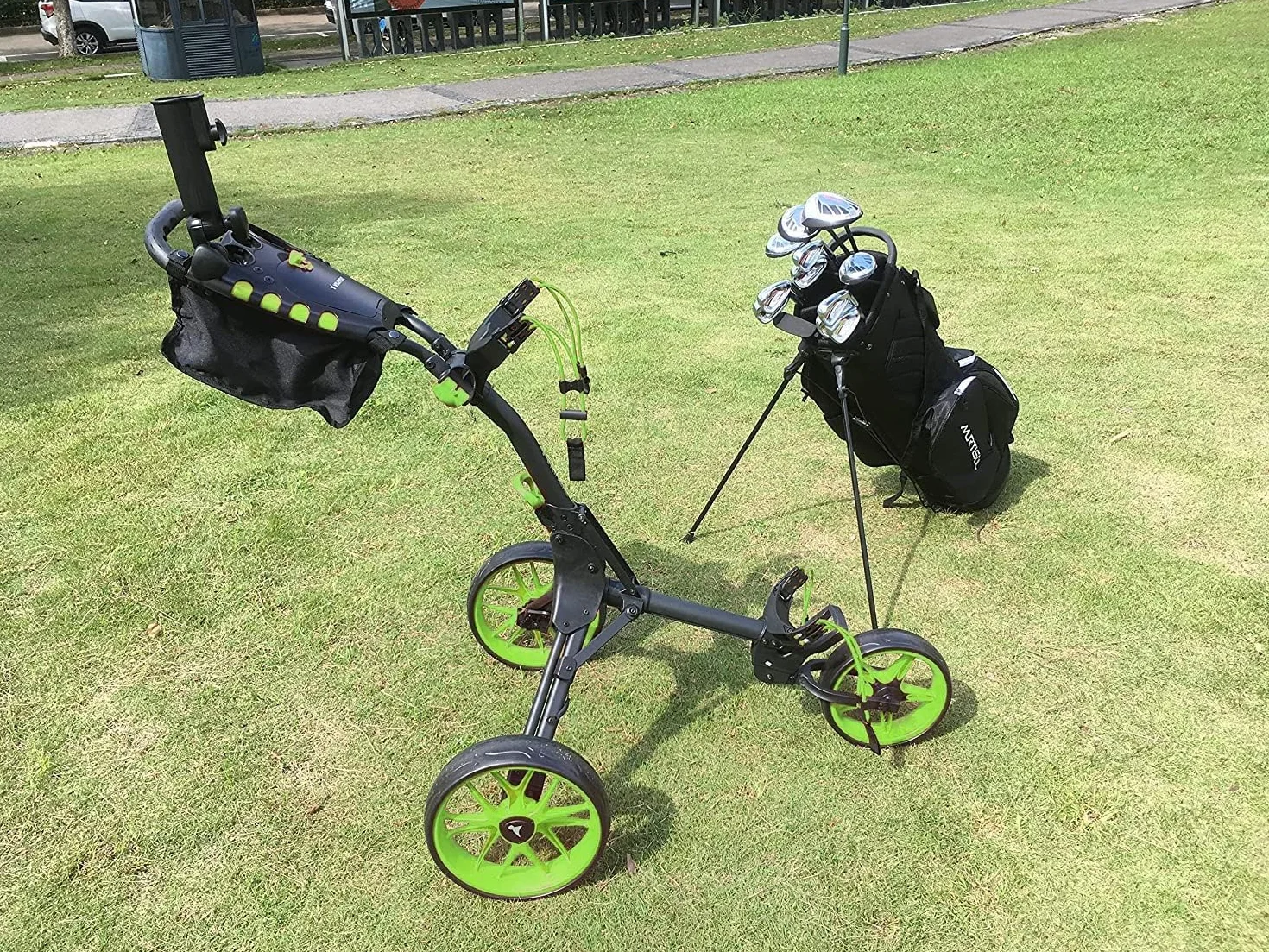 Newfly Carrello da golf a 3 ruote pieghevole con freno a pedale e porta ombrello
