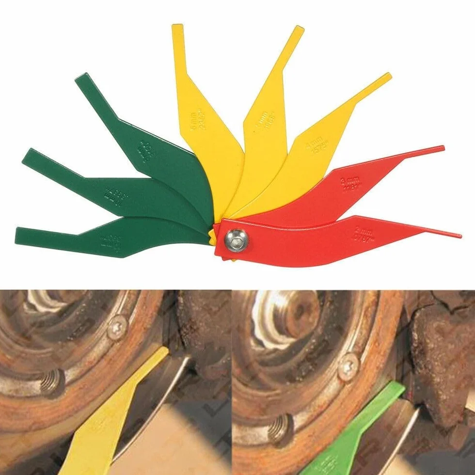 Strumento essenziale per misurare lo spessore delle pastiglie dei freni automobilistiche