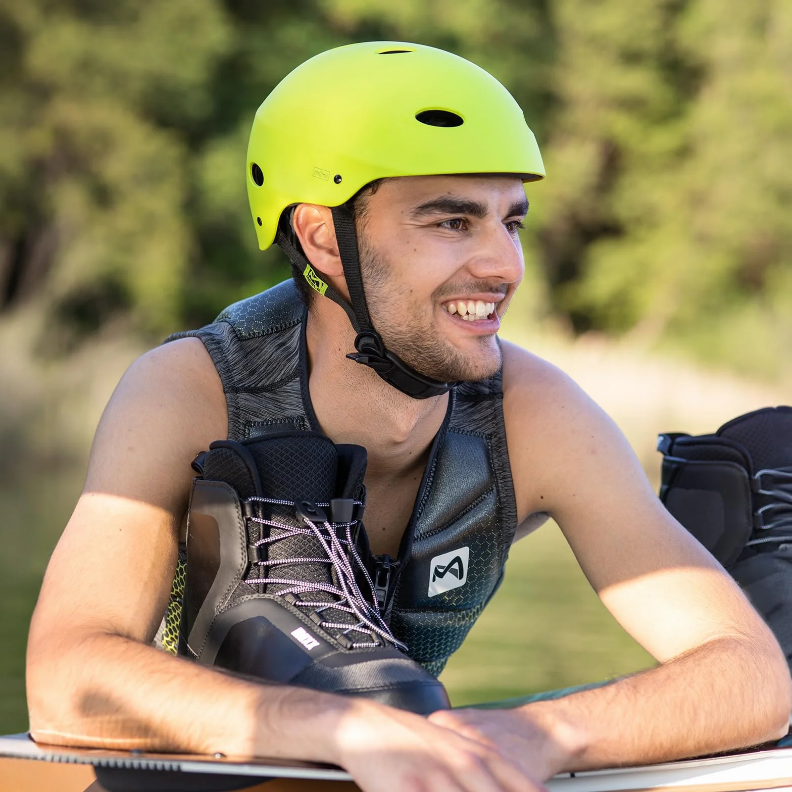 MESLE Casco Sport Acquatici Ultuna con Protezione Orecchie Rimovibile Casco Kitesurf Wakeboard Kayak