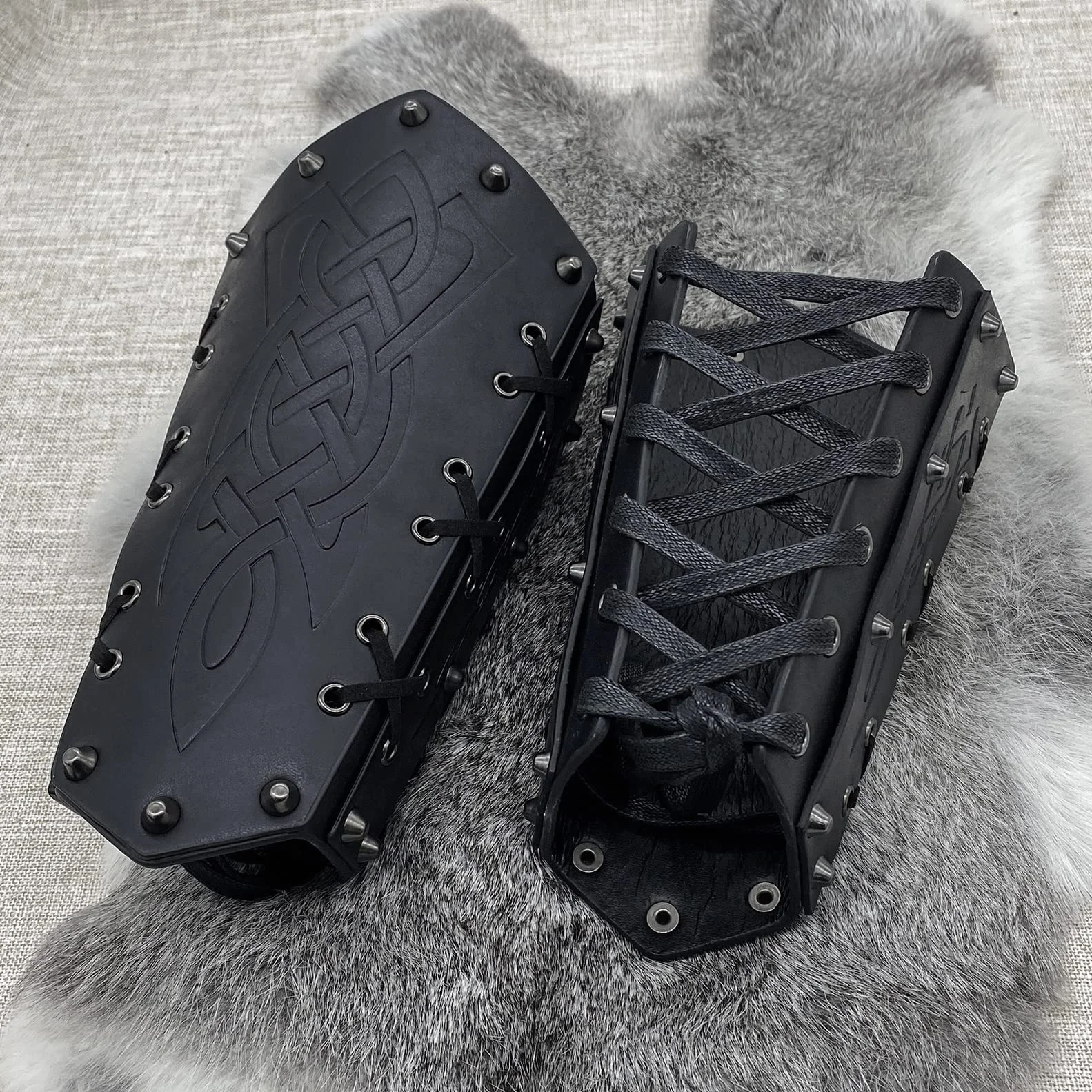 Parabraccia in pelle per tiro con l'arco vichingo medievale cosplay LARP 2 pezzi